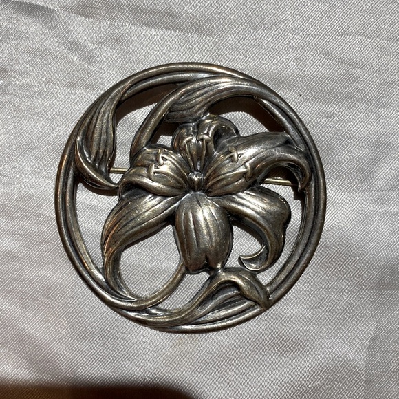 Danecraft Vintage Sterling Lily Art Nouveau Repousse Brooch - Picture 2 of 5